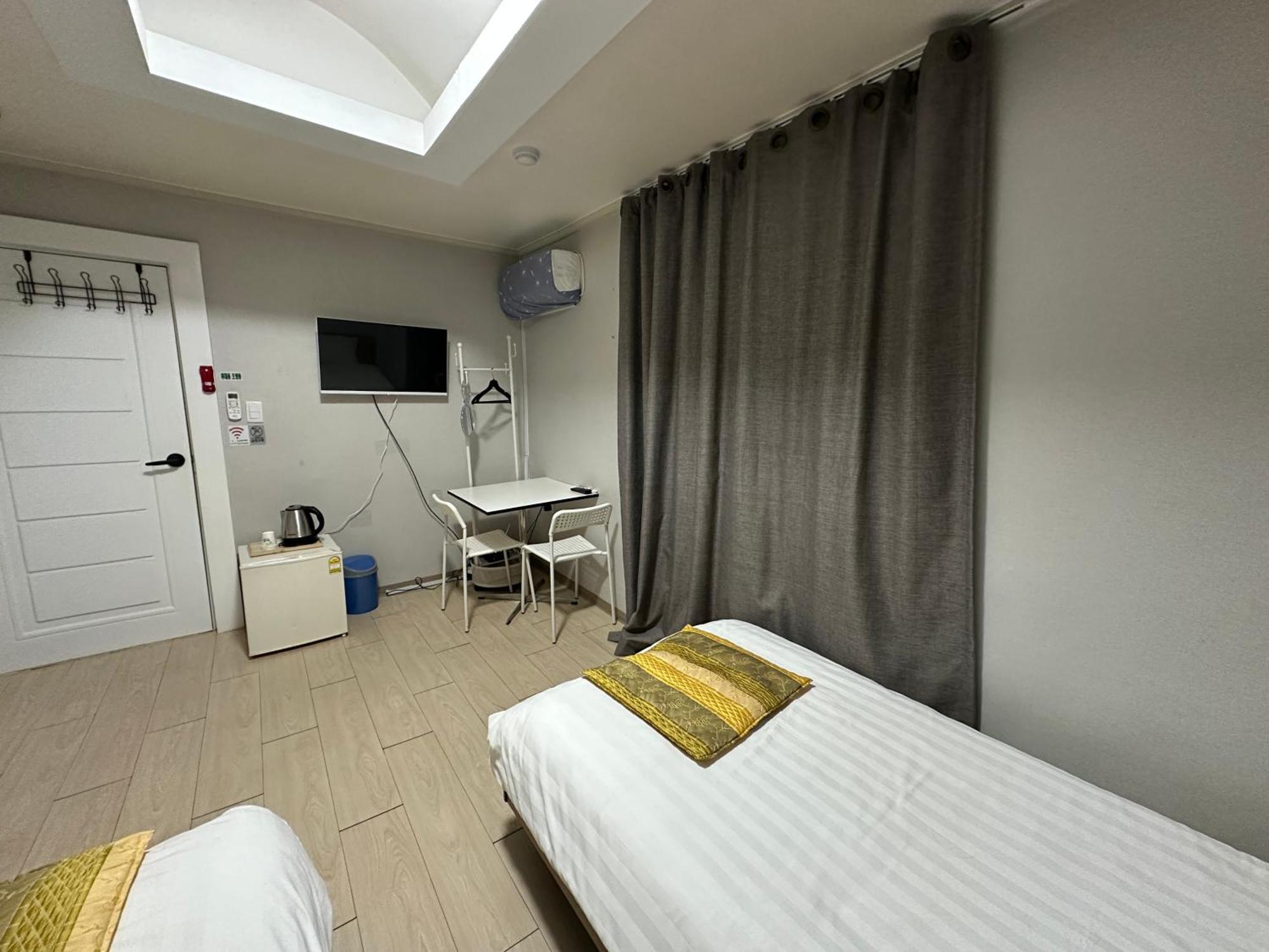 Daegu Dongseongro Gyeong'S Hostel Exterior photo