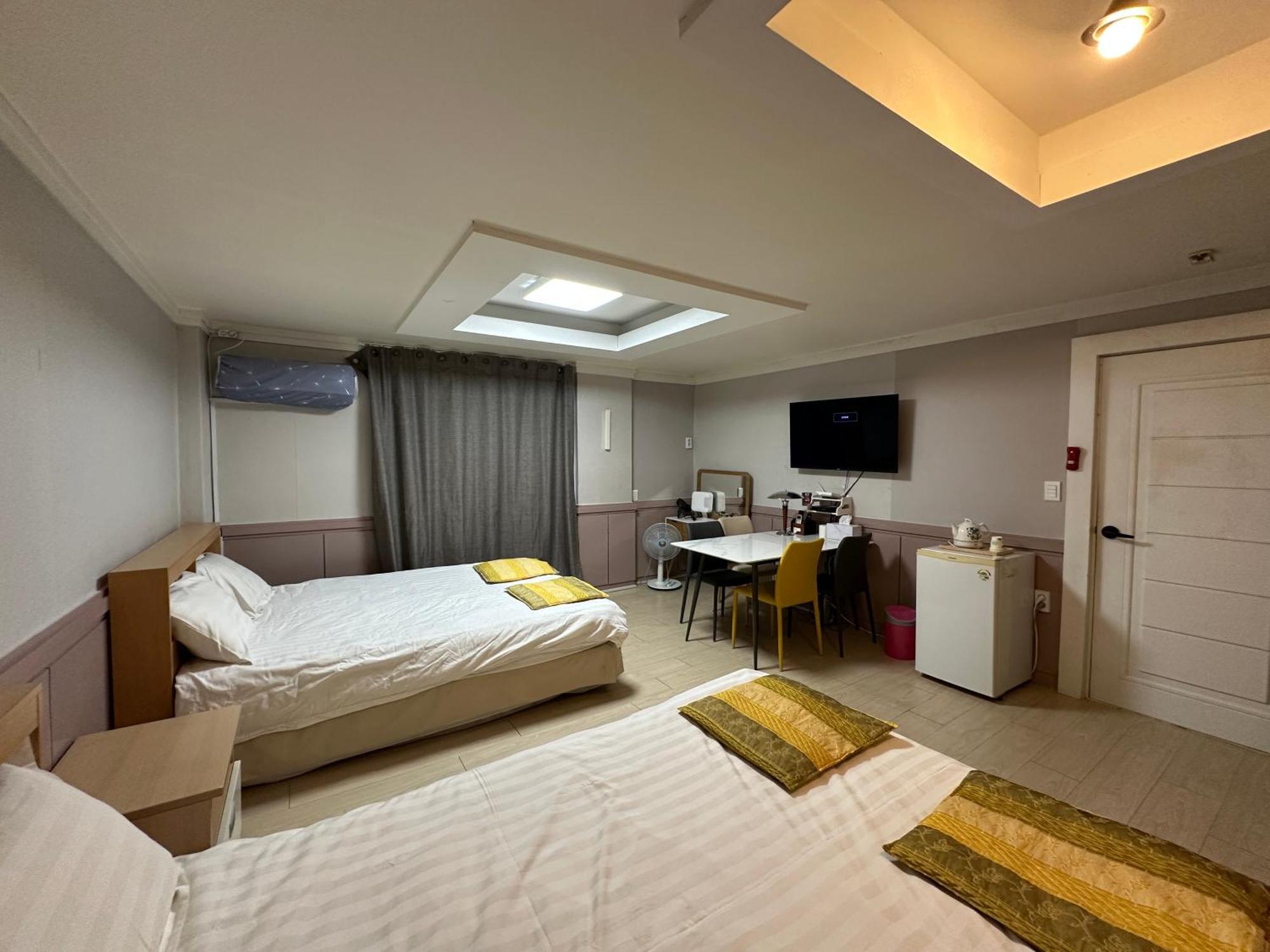 Daegu Dongseongro Gyeong'S Hostel Exterior photo